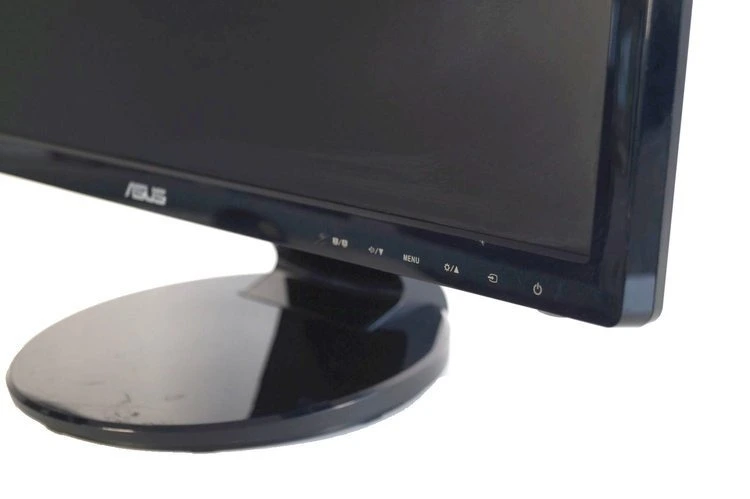 شاشة ASUS - مع منافذ الربط